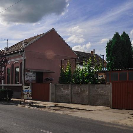 Lugas Szallas Jászberény Extérieur photo