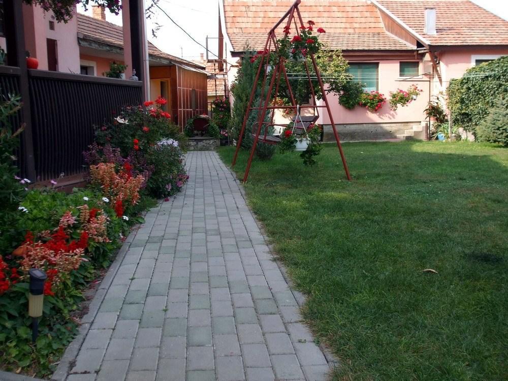 Lugas Szallas Jászberény Extérieur photo