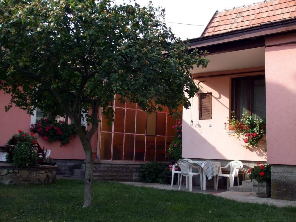 Lugas Szallas Jászberény Extérieur photo