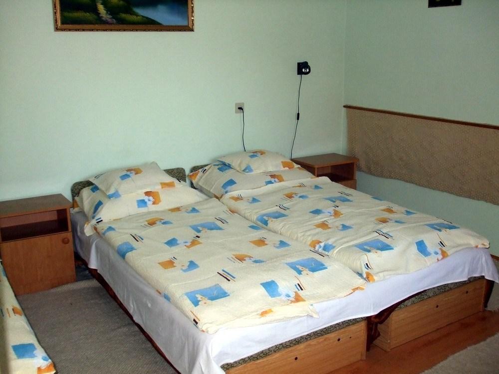 Lugas Szallas Jászberény Chambre photo