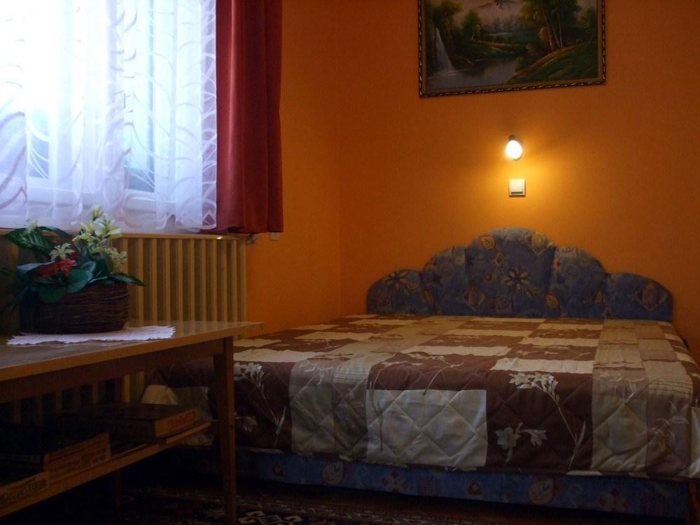 Lugas Szallas Jászberény Chambre photo