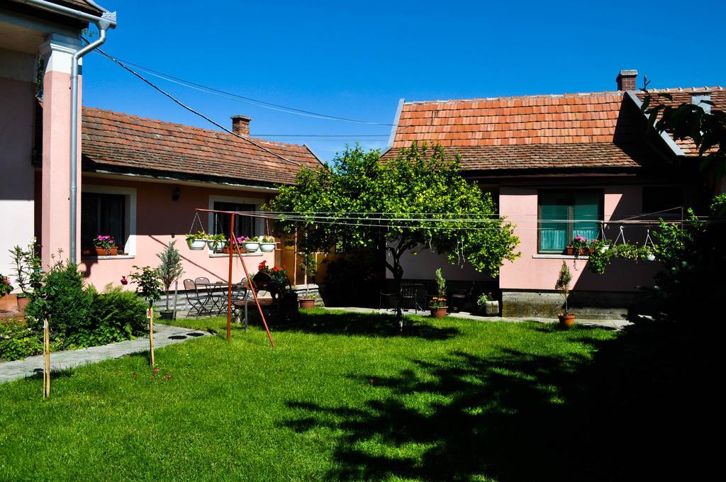 Lugas Szallas Jászberény Extérieur photo