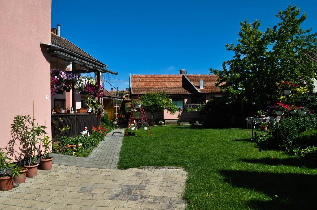 Lugas Szallas Jászberény Extérieur photo